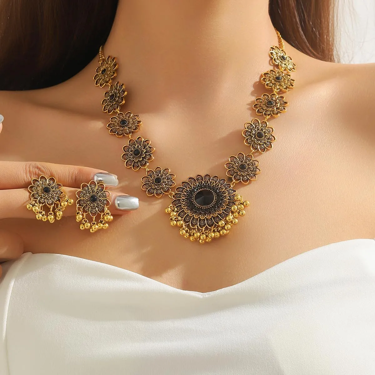 Bethynas Indian Jewelry Set for Women Boho Gold Crystal Flower Choker Necklace Retro Dangle Drop Earrings Traditional Bridal Wedding Belly Dance Accessories Set