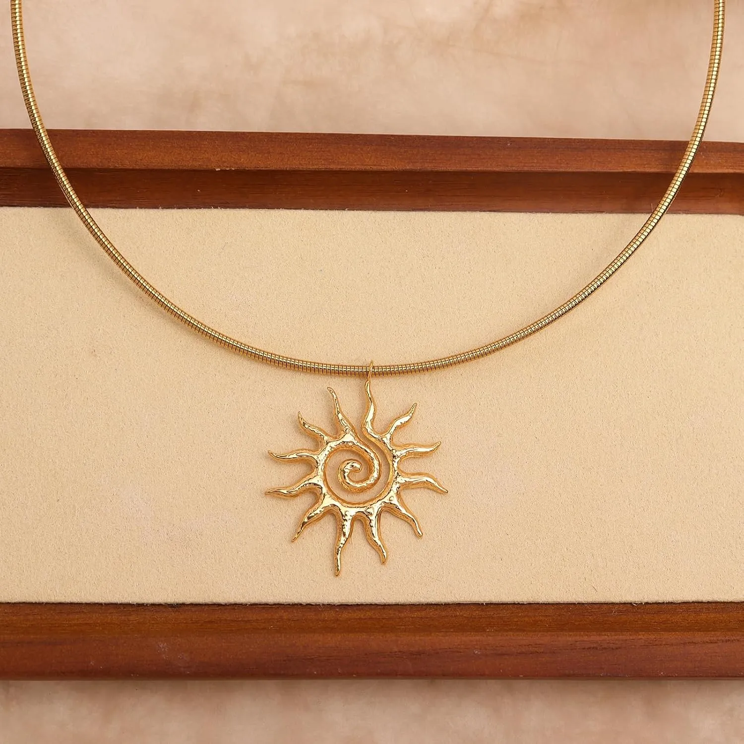 Chunky Gold Pendant Necklace for WomenTrendy Charm Thick Adjustable Hammered Hollow Long Chain Nacklaces Fall Winter Prom Jewelry Gift.