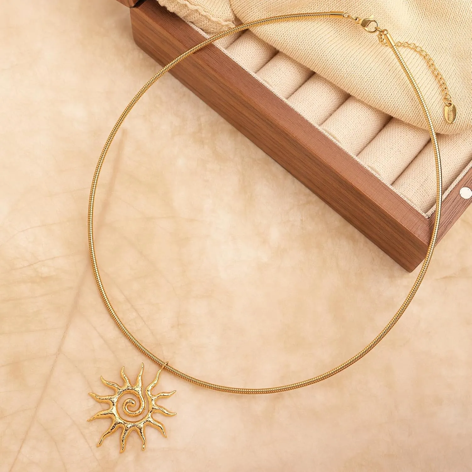 Chunky Gold Pendant Necklace for WomenTrendy Charm Thick Adjustable Hammered Hollow Long Chain Nacklaces Fall Winter Prom Jewelry Gift.