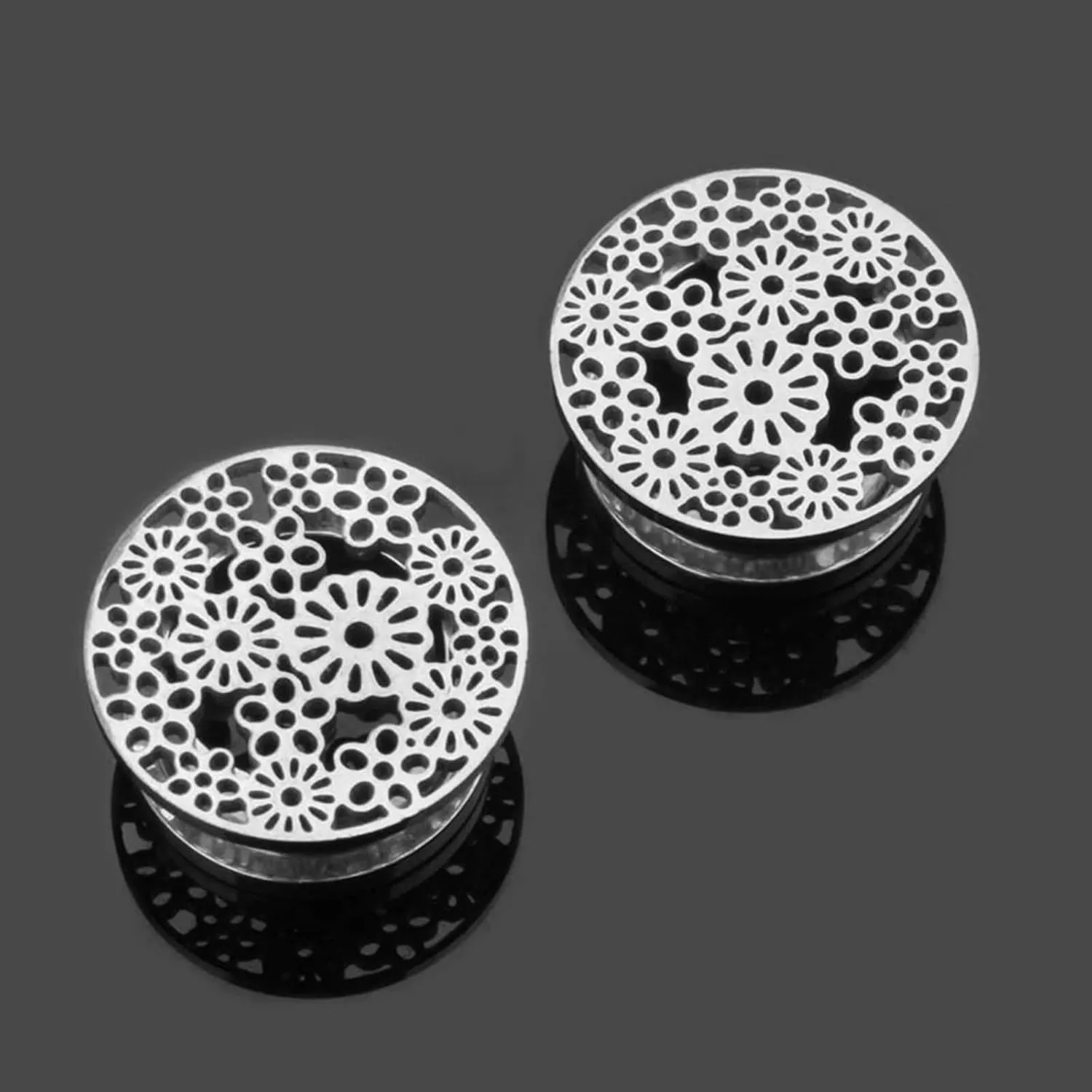 Ear Tunnels, 2PCS Stainless Steel Ear Plugs Polished Round with Hollow Flower Tunnels For Ears Piercing Jewelry