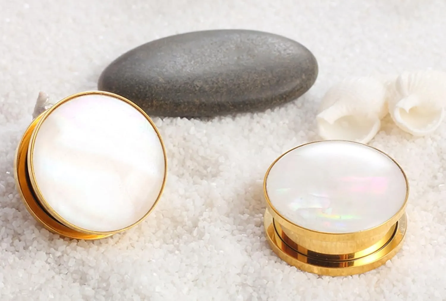 Ear Tunnels, 2PCS Surgical Steel Gauges For Ears Polished Round with White Shellfish Ear Tunnels Piercing Jewelry
