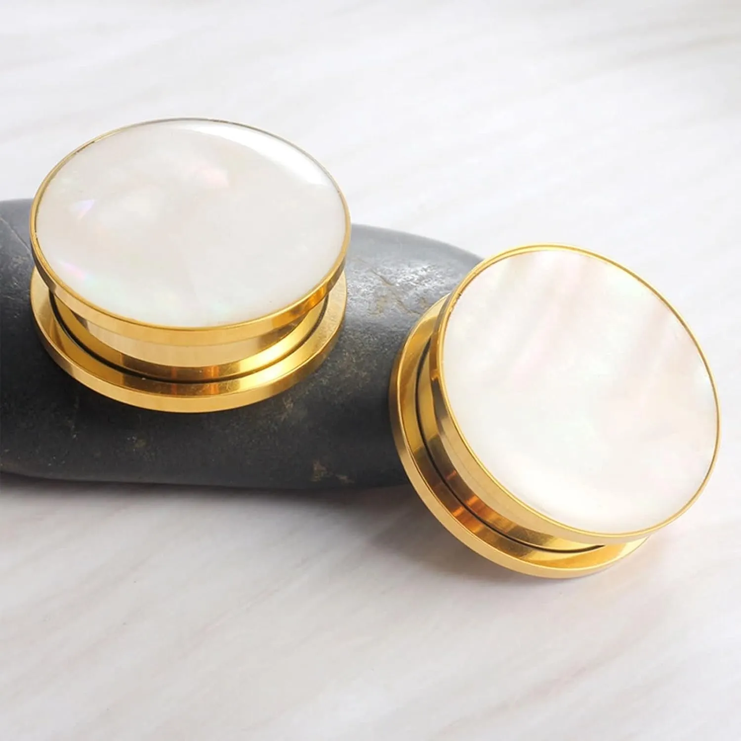 Ear Tunnels, 2PCS Surgical Steel Gauges For Ears Polished Round with White Shellfish Ear Tunnels Piercing Jewelry