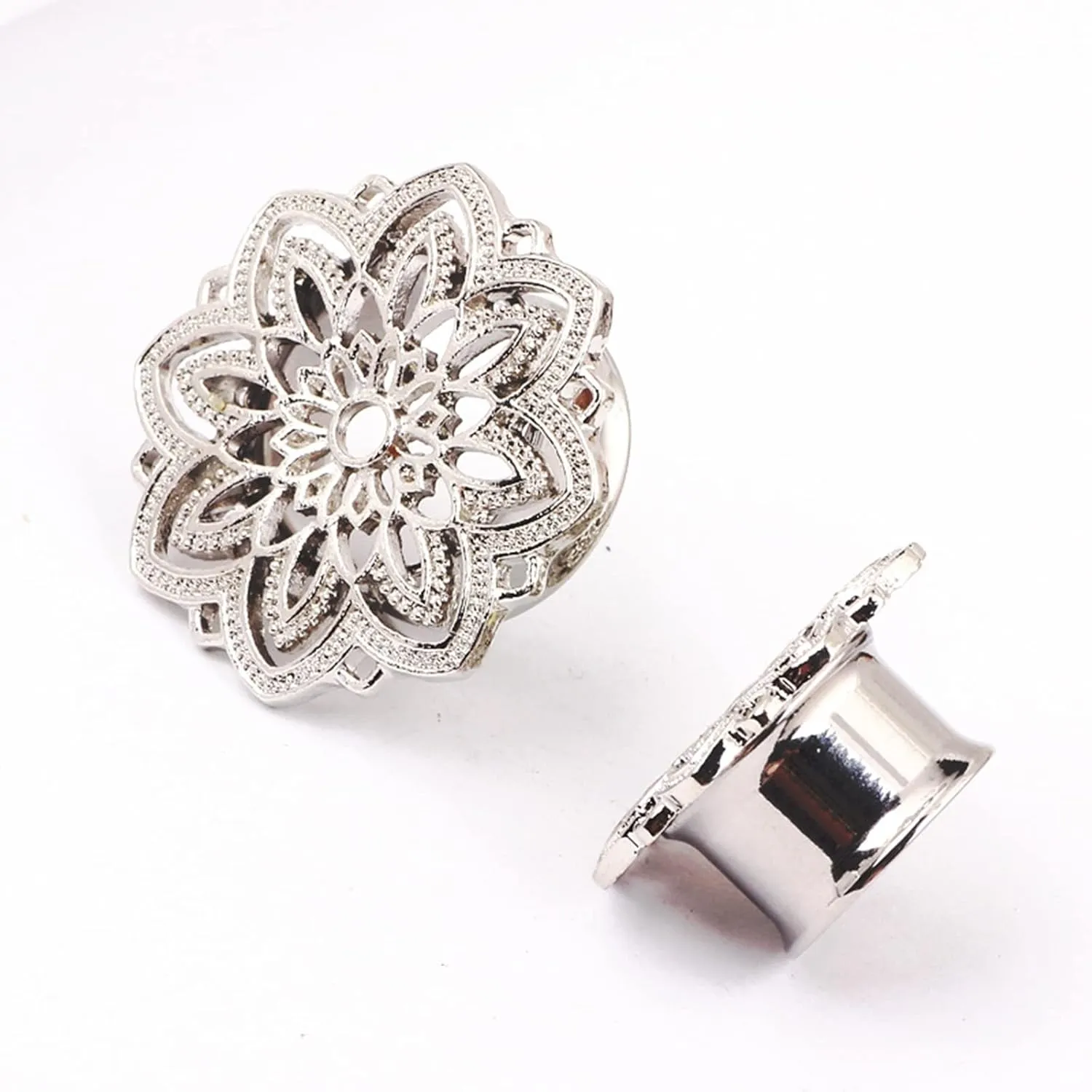 Gauges Tunnels, 2PCS Surgical Steel Ear Plugs Gauges Hollow Flower Pattern Ear Gauges 00G Body Piercings Jewelry