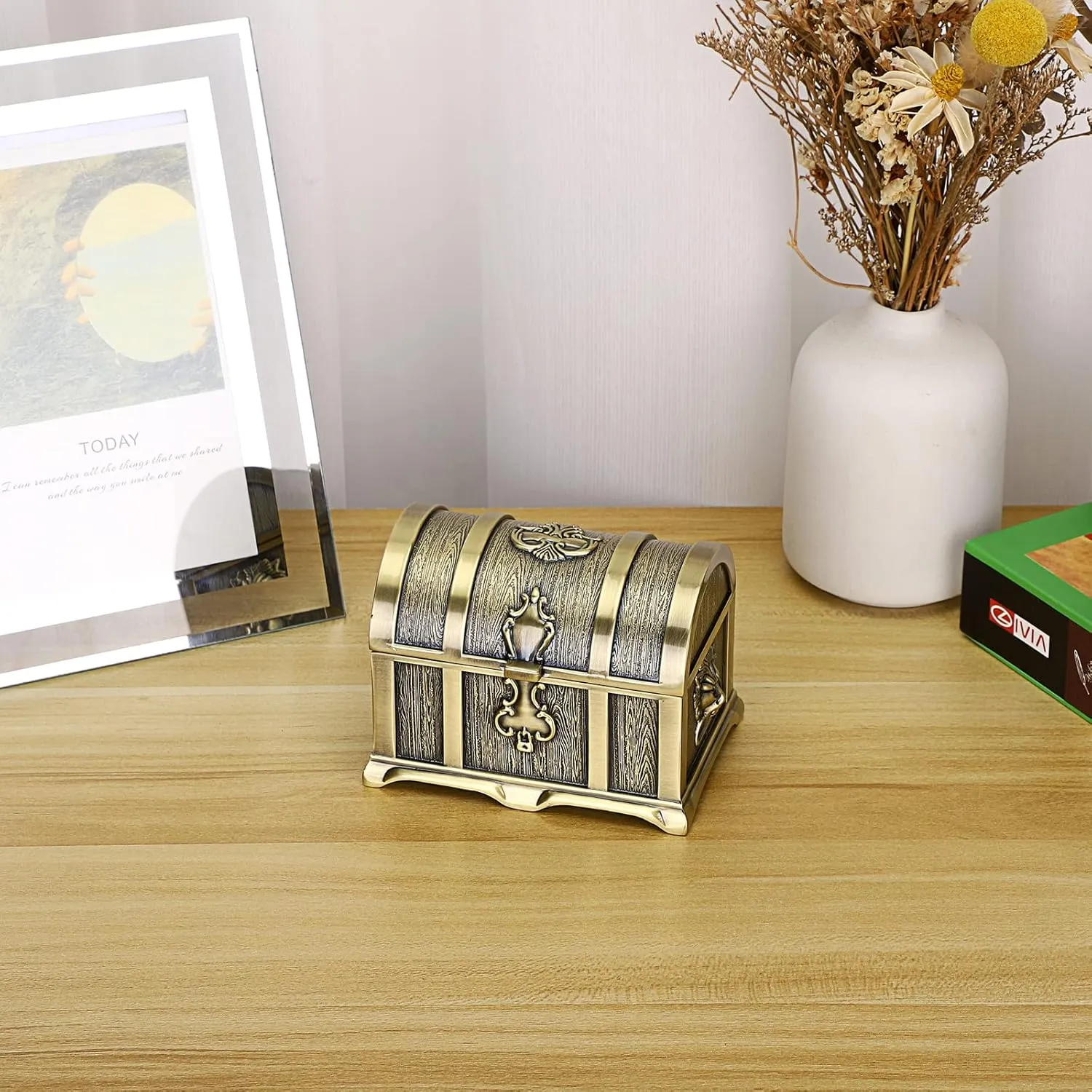 Hipiwe Vintage Metal Jewelry Box Treasure Trinket Chest,Smal Ring Earrings Necklace Keepsake Gift Holder Case for Girls Ladies Women (Bronze, Medium)