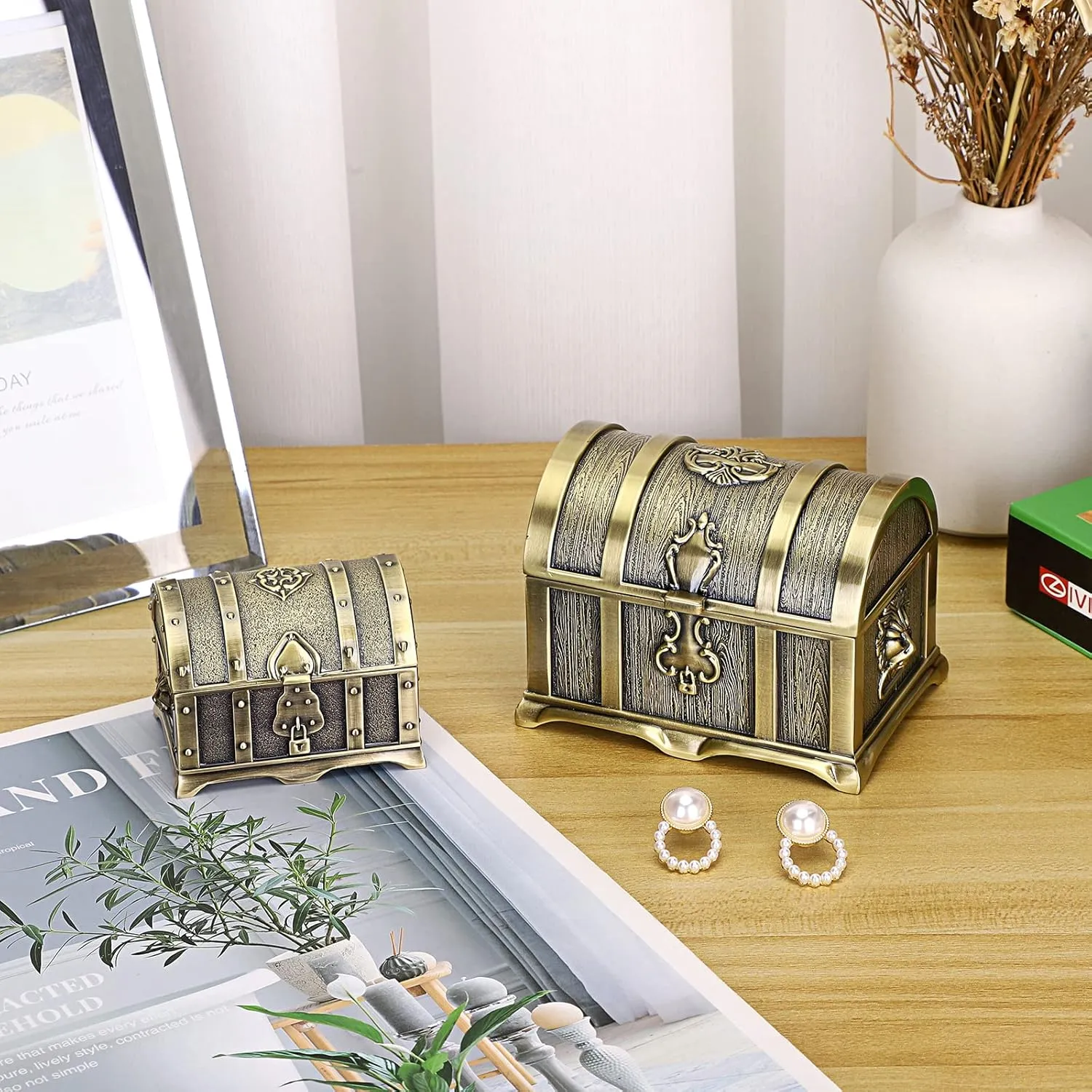Hipiwe Vintage Metal Jewelry Box Treasure Trinket Chest,Smal Ring Earrings Necklace Keepsake Gift Holder Case for Girls Ladies Women (Bronze, Medium)