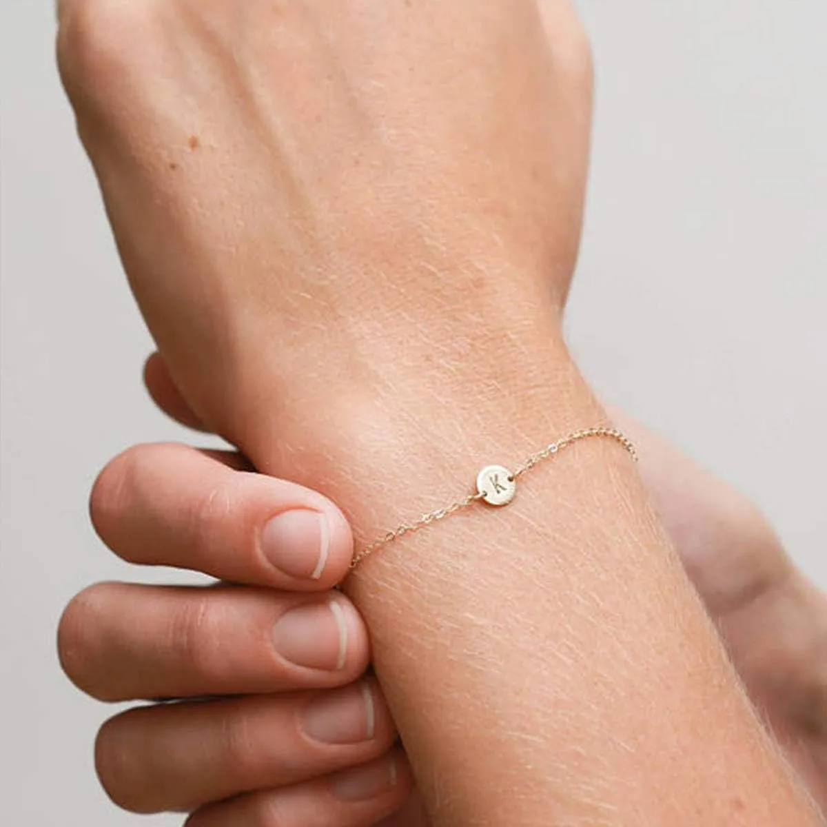 Initial Charm Bracelets 18K Gold Plated Stainless Steel Dainty Small Round Coin Disc Initial Bracelet Engraved Letters Personalized Name Bracelet for Women
