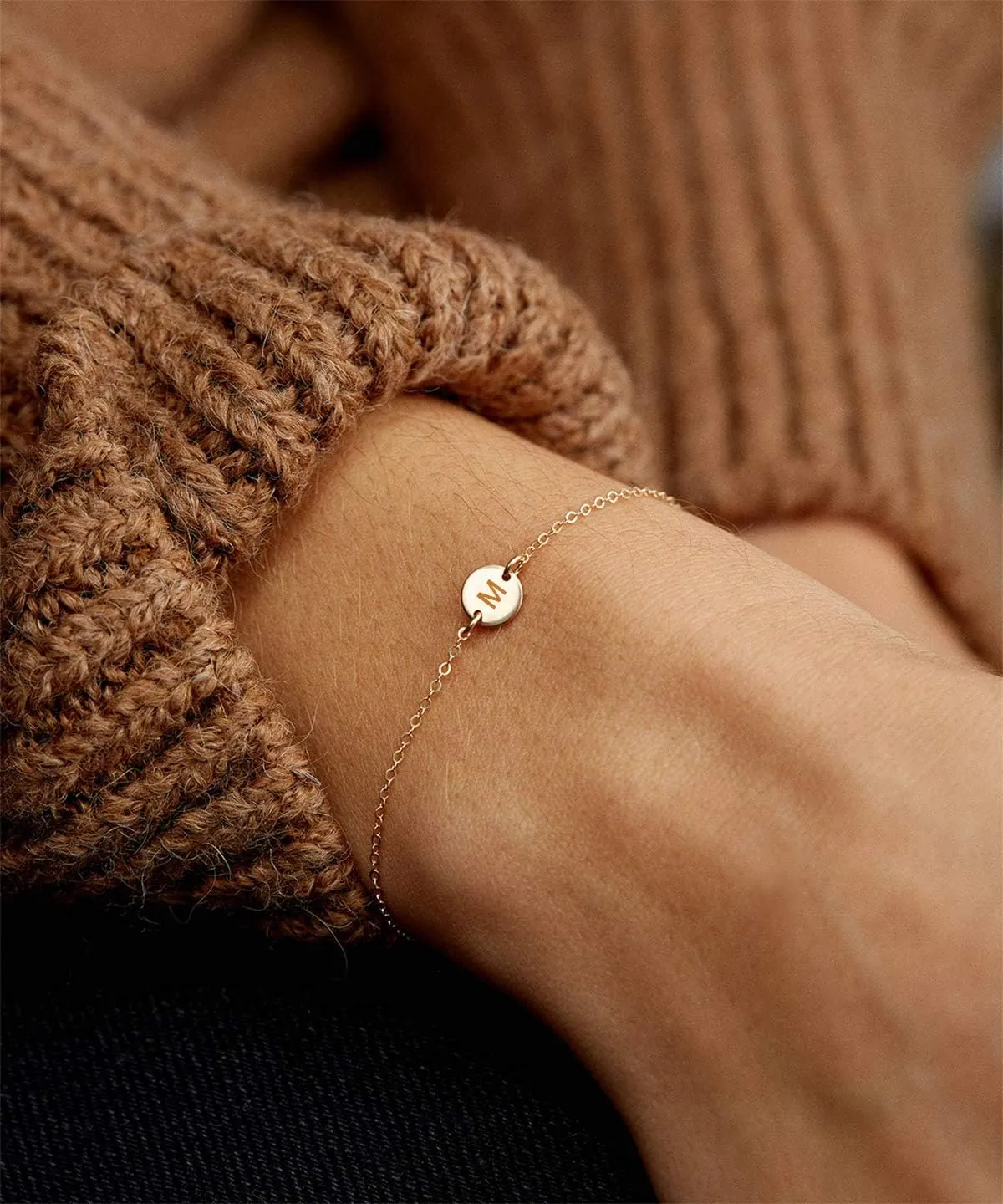 Initial Charm Bracelets 18K Gold Plated Stainless Steel Dainty Small Round Coin Disc Initial Bracelet Engraved Letters Personalized Name Bracelet for Women