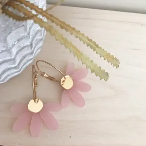 Jumbo Daisy Hoop Earrings | Frosted Pink   Gold