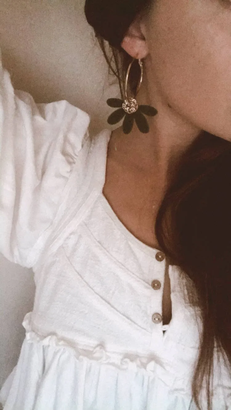 Jumbo Daisy Hoops | Olive   Gold Glitter