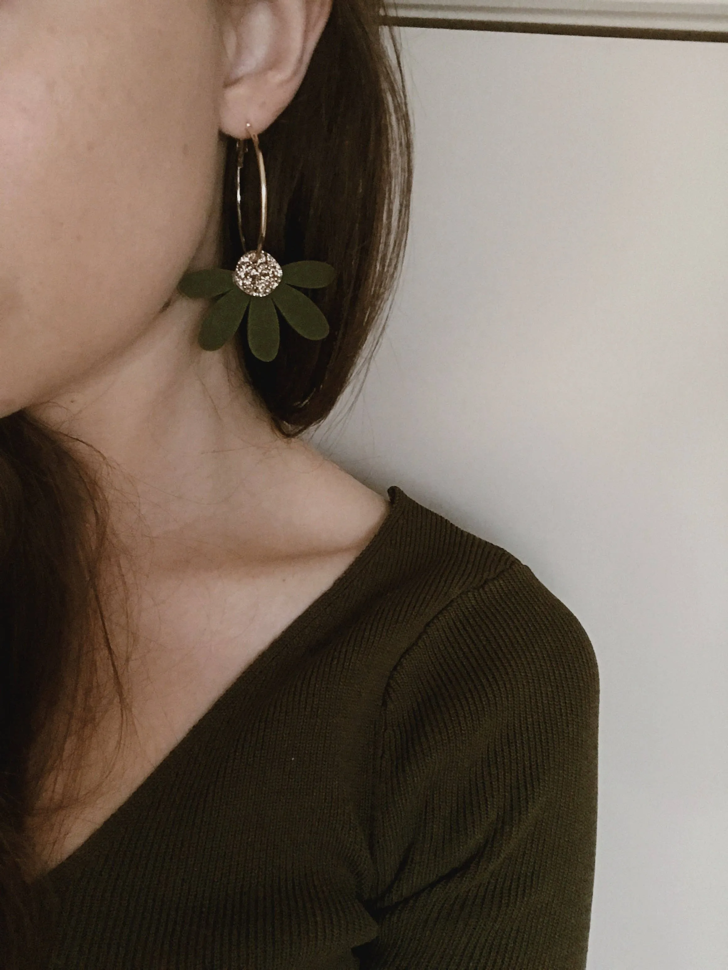Jumbo Daisy Hoops | Olive   Gold Glitter