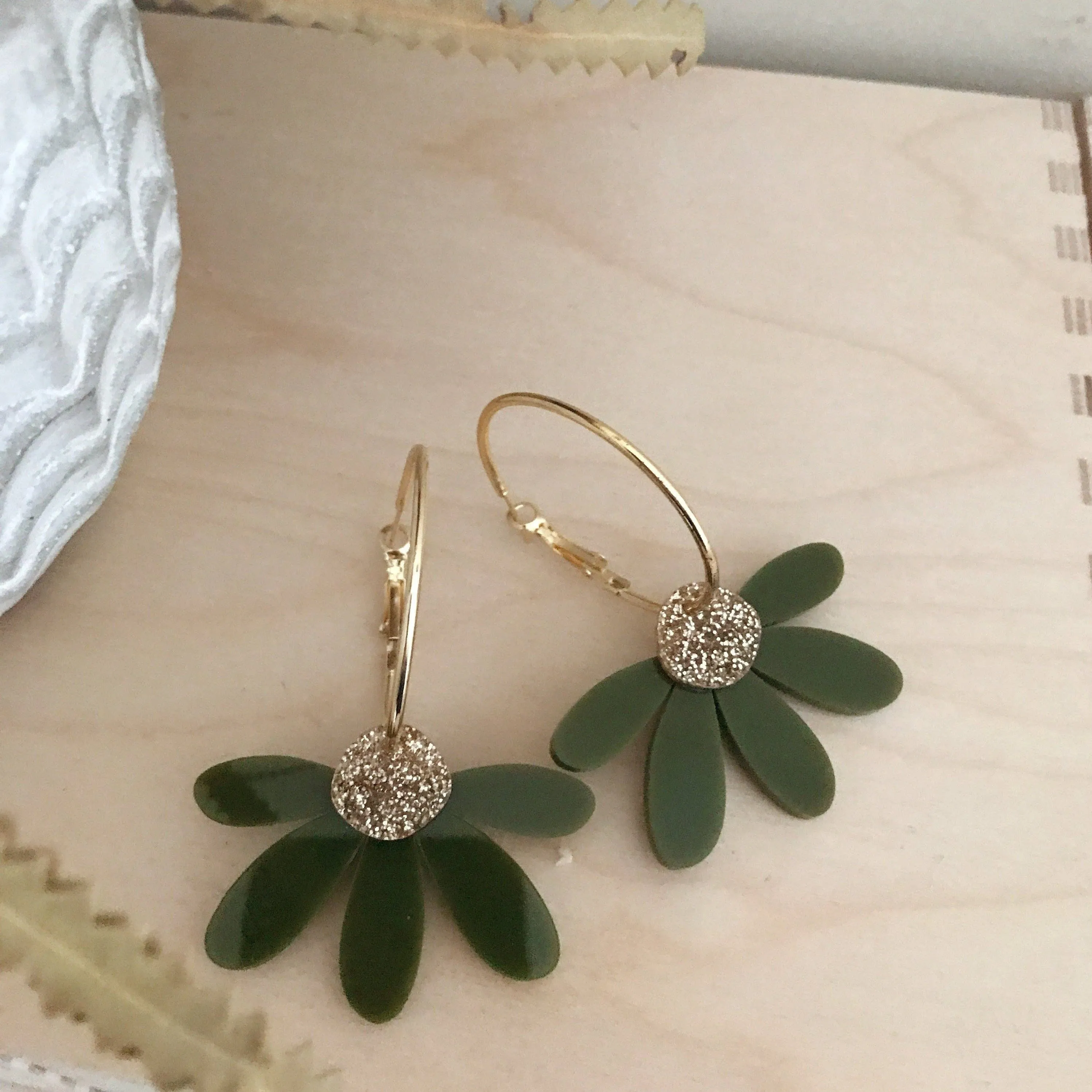 Jumbo Daisy Hoops | Olive   Gold Glitter