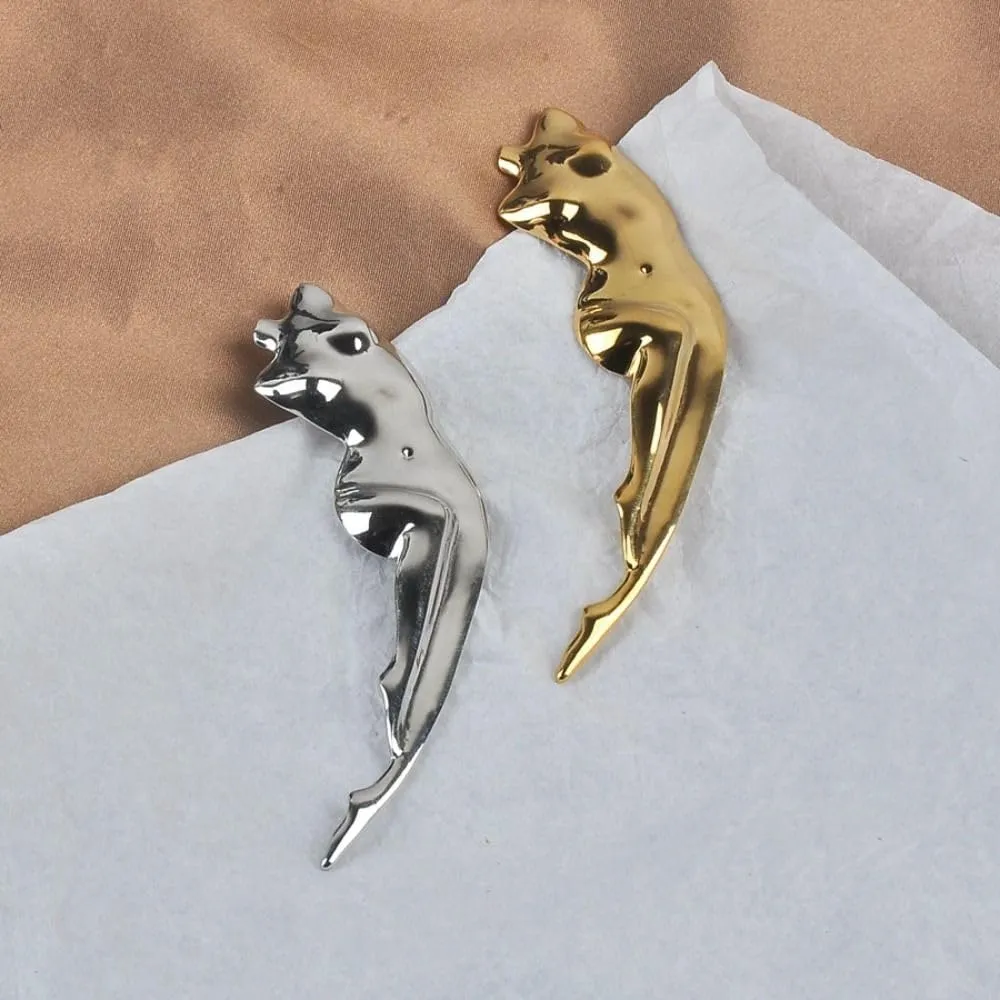 Metal Glossy Body Sculpture Brooch, Zinc Alloy Brooch Suit Pin Jewelry, Exquisite Unique Suit Pins Party Vintage Jewelry Gifts