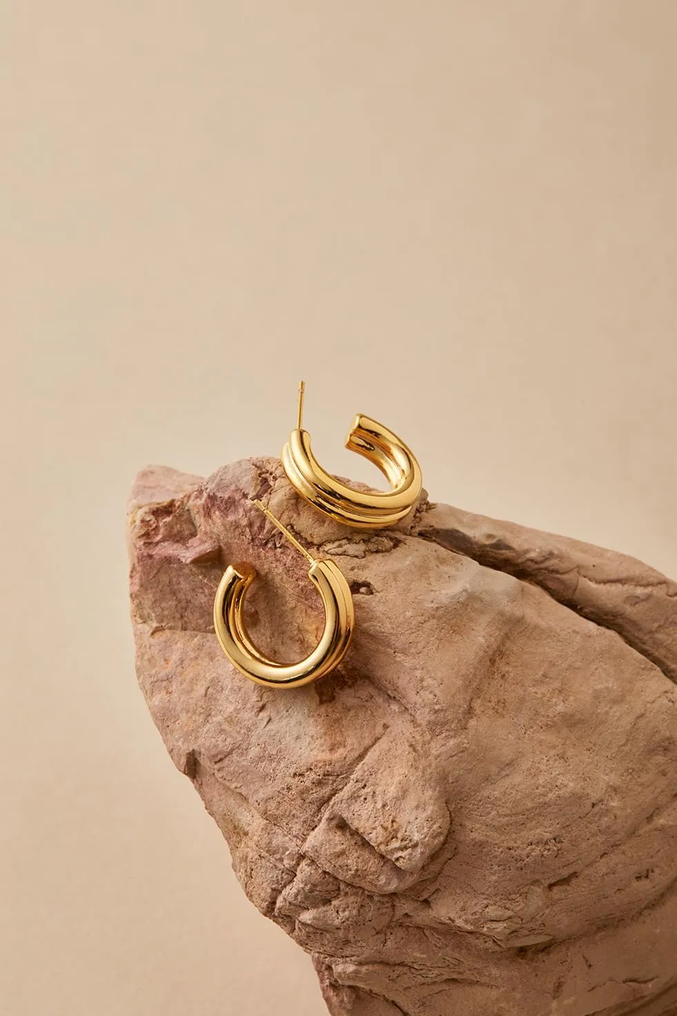 Minimalist Hoop Earrings 14K Gold Plated Lightweight Twisted Small Thick Huggie Hoops Earrings Hypoallergenic Gold Earrings for Women Trendy Hoops Drop Dangle Earrings Studs Jewelry Gifts