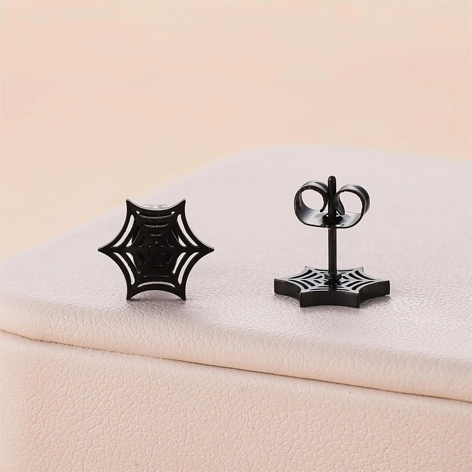 Stainless Steel Spider Web Small Earrings Halloween Punk Black Animal Spiders Net Polished Irregular Geometric Spooky Tiny Sleeper Stud Earrings for Women Men Minimalist Gothic Halloween Cosplay Party Jewelry