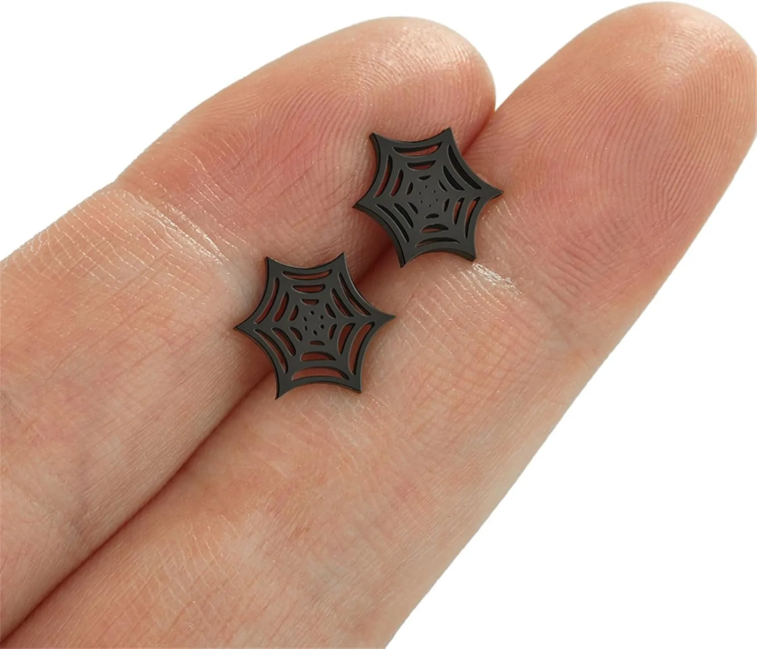 Stainless Steel Spider Web Small Earrings Halloween Punk Black Animal Spiders Net Polished Irregular Geometric Spooky Tiny Sleeper Stud Earrings for Women Men Minimalist Gothic Halloween Cosplay Party Jewelry