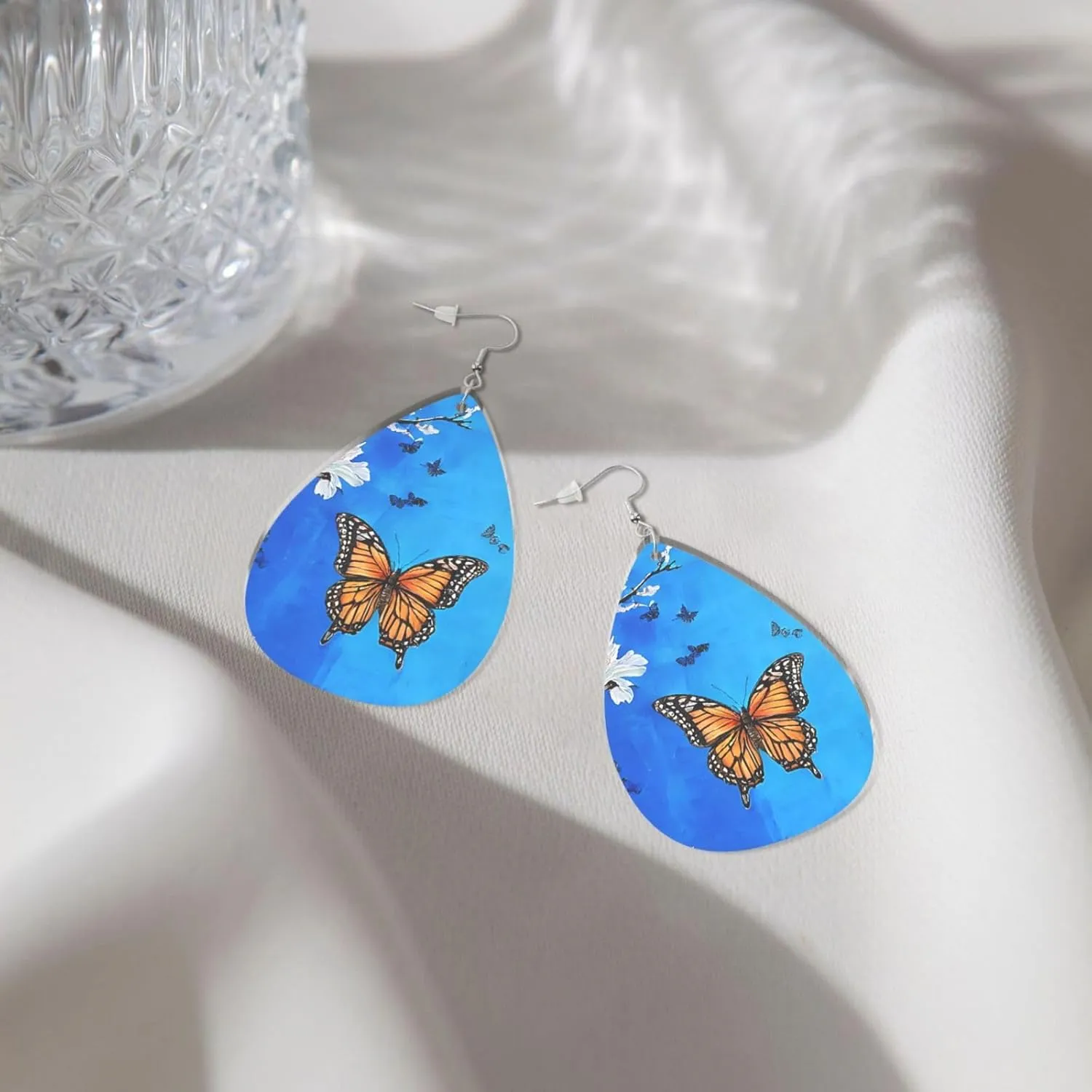 Stylish Drop-Shaped Acrylic Earrings Lightweight Printed Teardrop Dangle Earrings for Women (Art Blue Dragonfly)