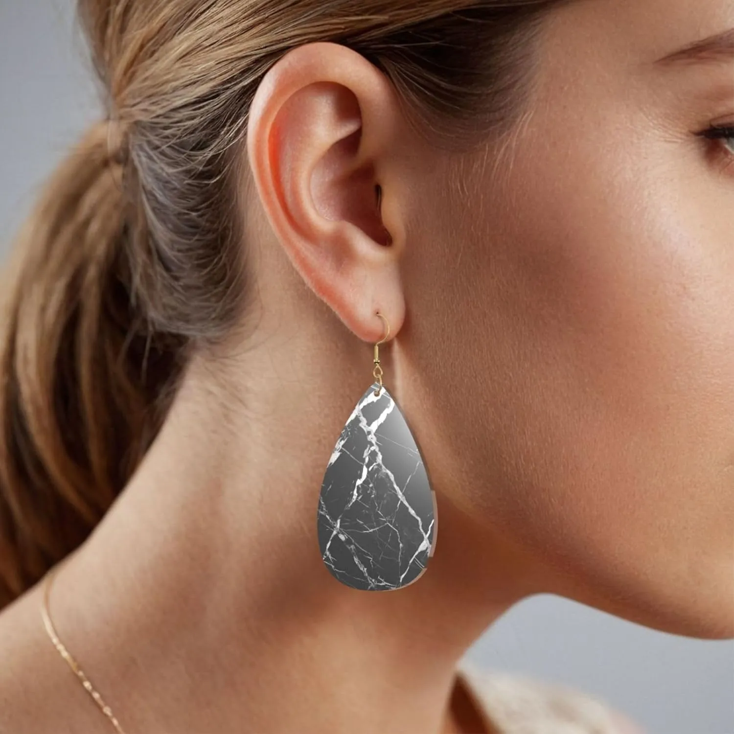 Stylish Drop-Shaped Acrylic Earrings Lightweight Printed Teardrop Dangle Earrings for Women (Black and White Marble)