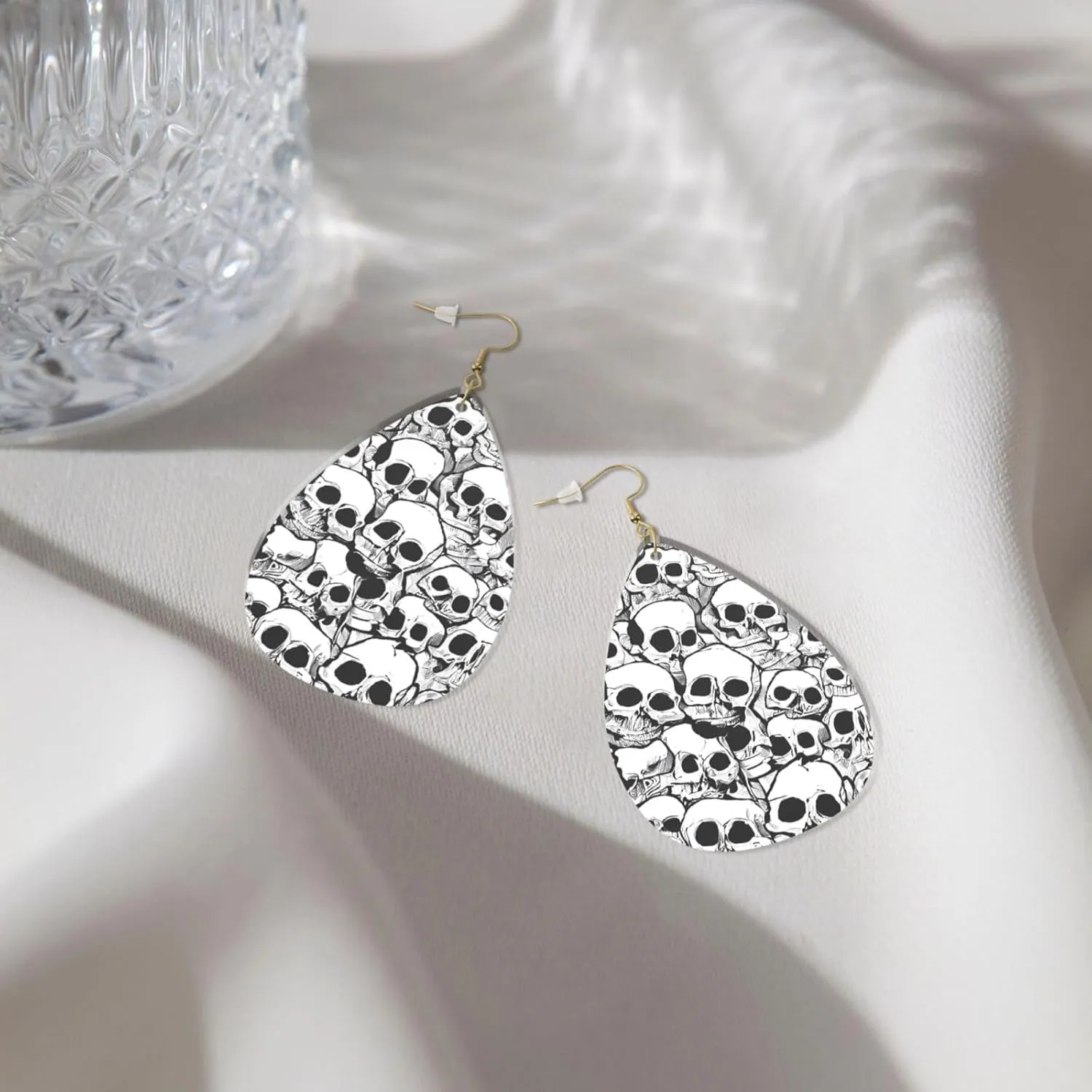 Stylish Drop-Shaped Acrylic Earrings Lightweight Printed Teardrop Dangle Earrings for Women (Black and white skulls)
