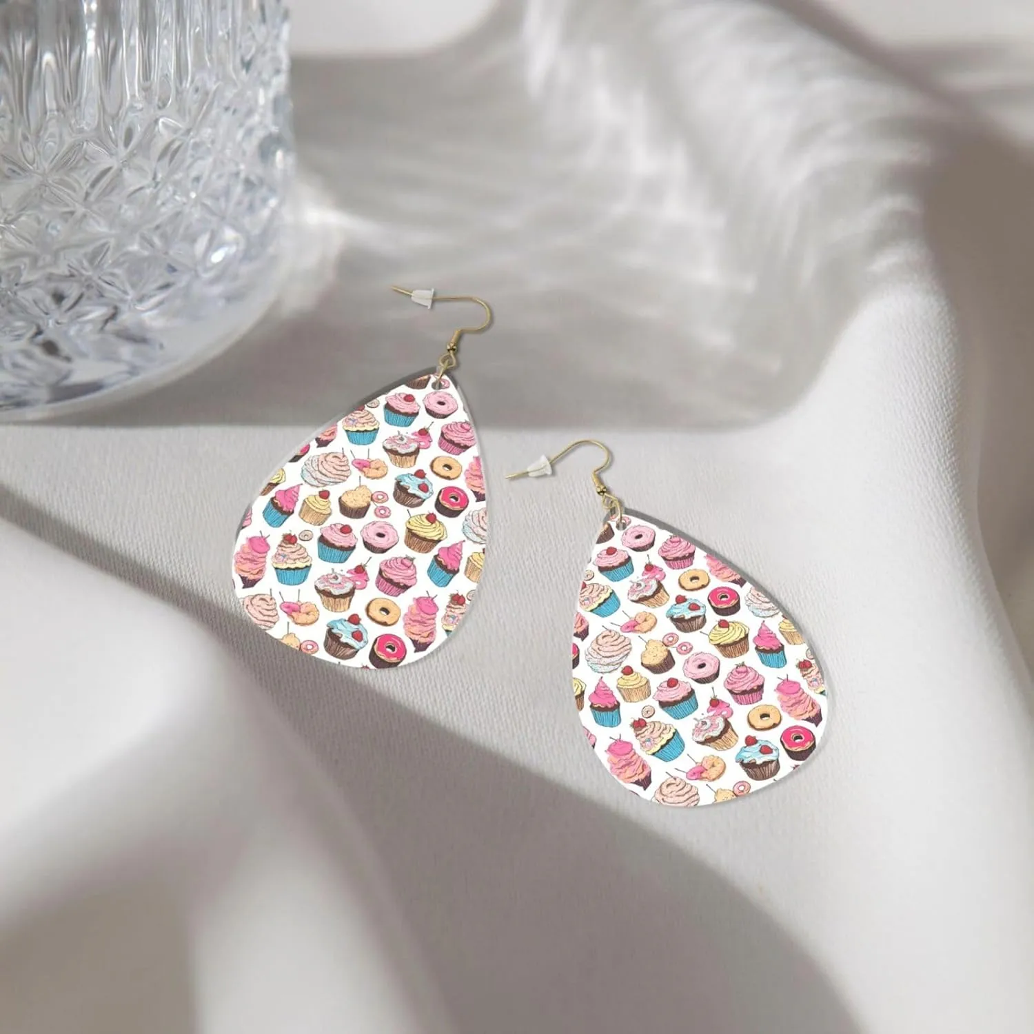 Stylish Drop-Shaped Acrylic Earrings Lightweight Printed Teardrop Dangle Earrings for Women (Cupcake Pattern)