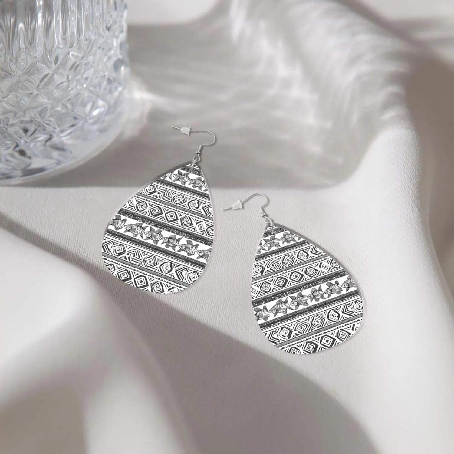 Stylish Drop-Shaped Acrylic Earrings Lightweight Printed Teardrop Dangle Earrings for Women (Ethnic Turtle Striped)