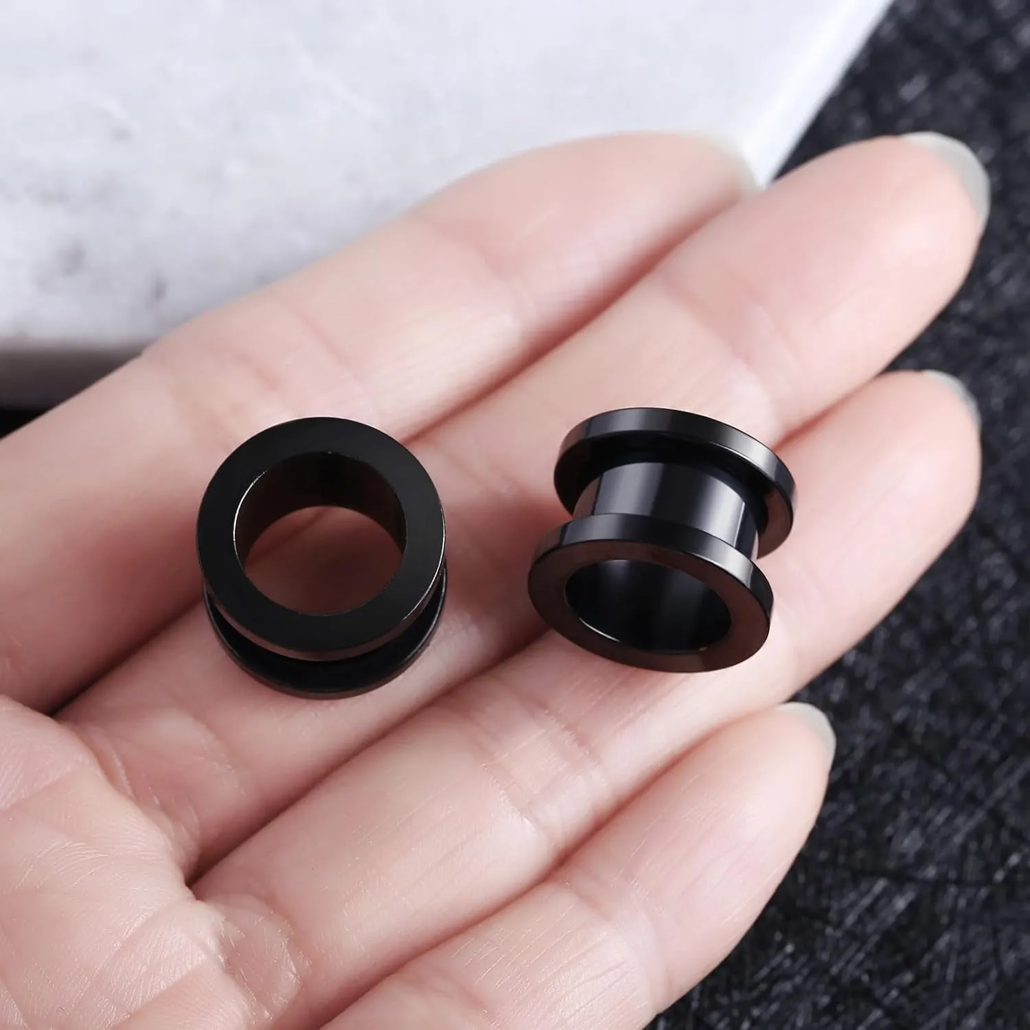 Tunnels Gauges, 2PCS Stainless Steel Ear Plugs Black Hoop Ear Gauges 14G Body Piercings Jewelry
