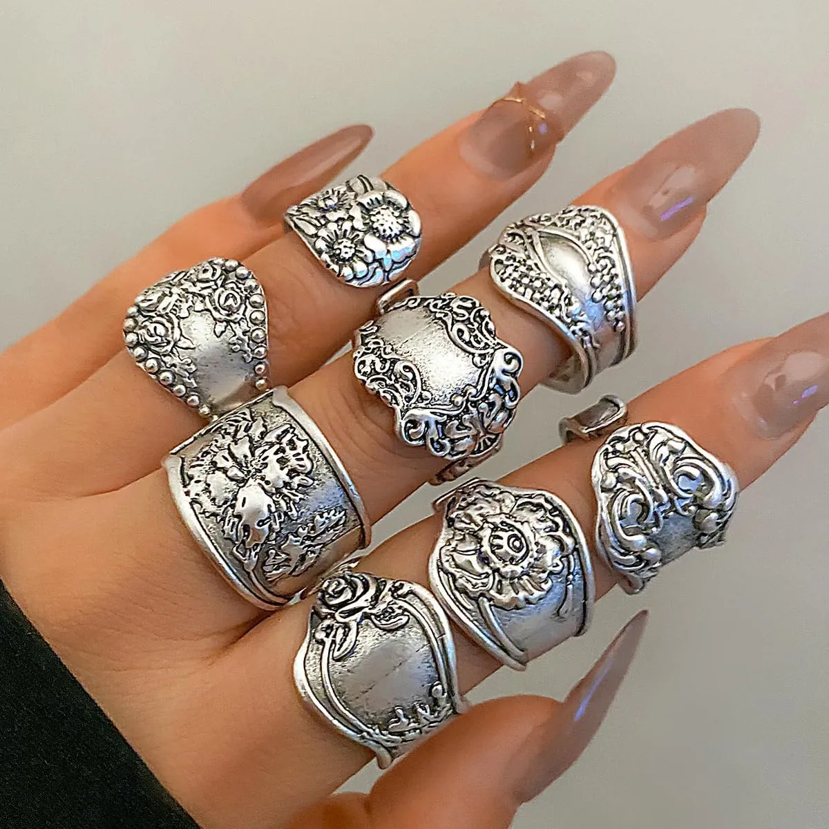 Vintage Knuckle Rings Set for Women Bohemian Retro Hollow Carved Flower Rings Boho Stackable Chunky Rings Set Y2k Ring Statement Rings Vintage Bohemian Style Jewelry for Women