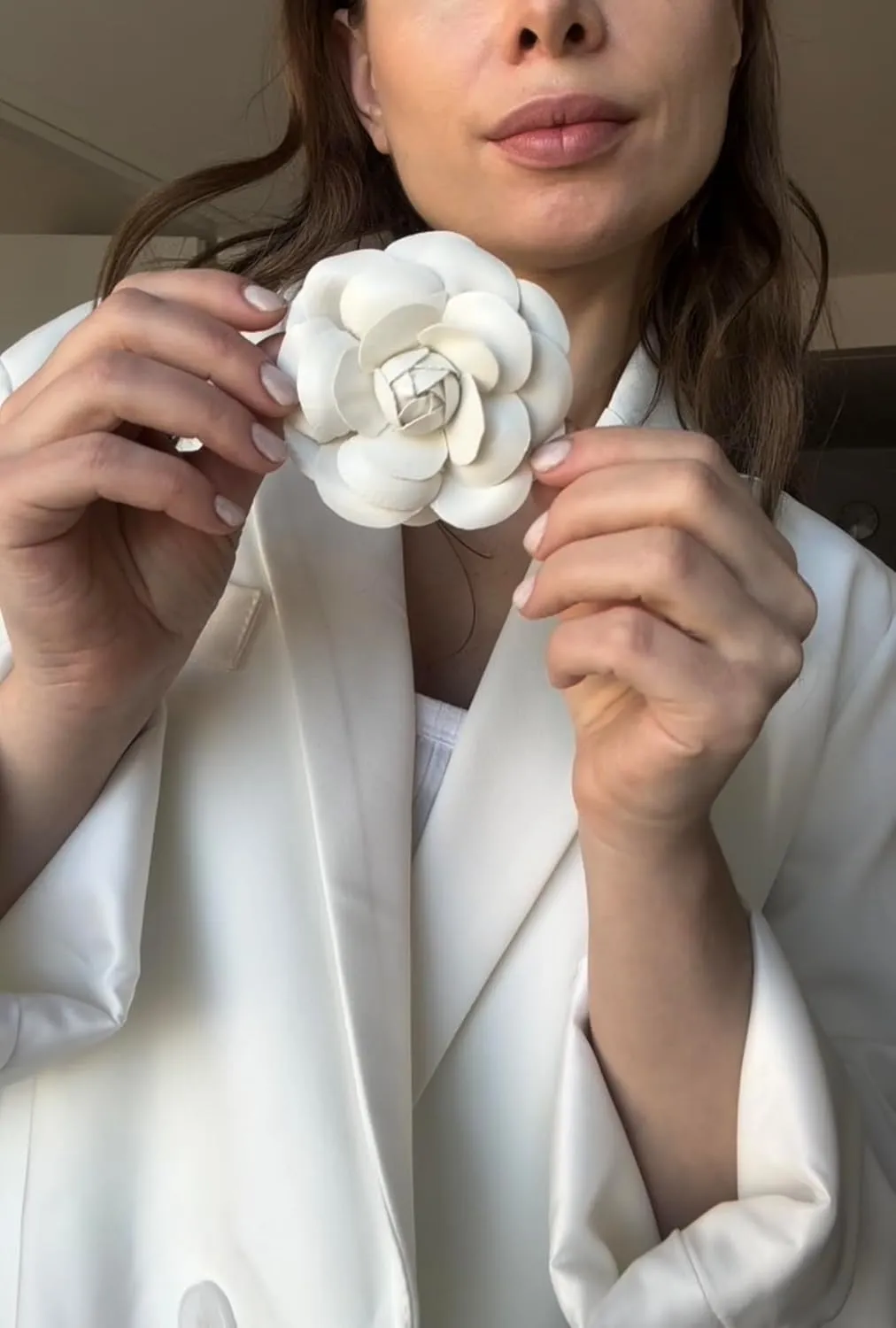 Vintage Style Elegant Camellia Fabric Flower Brooch Pin Scarf Bridal Dress Wedding Accessories Jewelry Gift